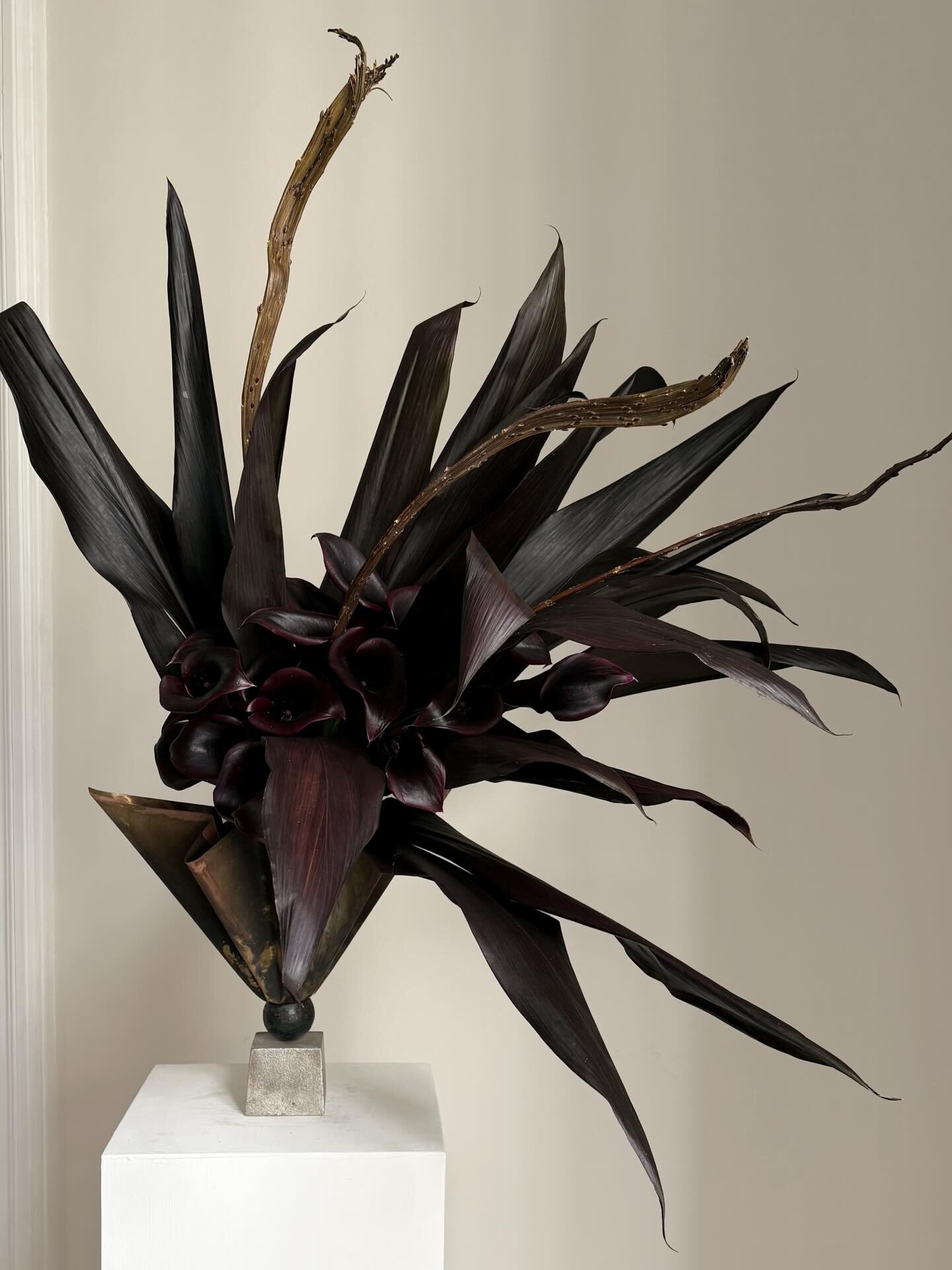 Moiré — Composizione floreale CÉLESTE Milano, formato medio | Floral arrangement Milan, medium size